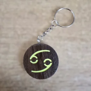 Porte-clés en bois motif astrologique cancer