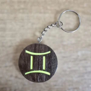 Porte-clés en bois motif astrologique Gémeaux