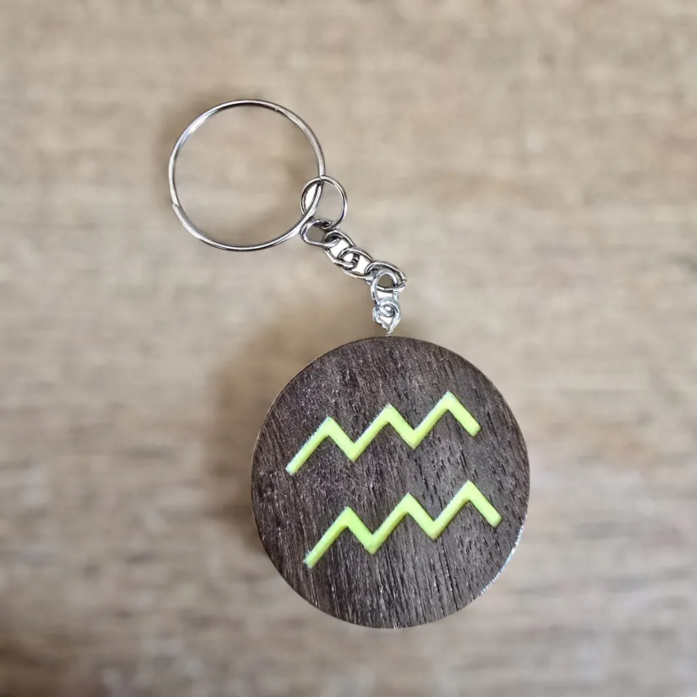 Porte-clés en bois motif astrologique Verseau