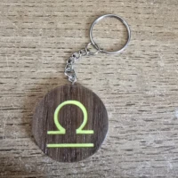 porte clés en bois motif astrologique balance porte clés en bois motif astrologique balance