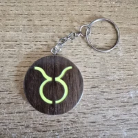porte clés en bois motif astrologique taureau porte clés en bois motif astrologique taureau