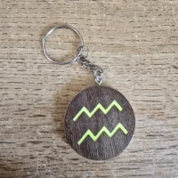 porte clés en bois motif astrologique verseau porte clés en bois motif astrologique verseau