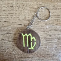 porte clés en bois motif astrologique vierge porte clés en bois motif astrologique vierge