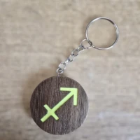 Porte-clés en bois motif astrologique Sagittaire