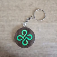 Porte-clés en bois motif trèfle